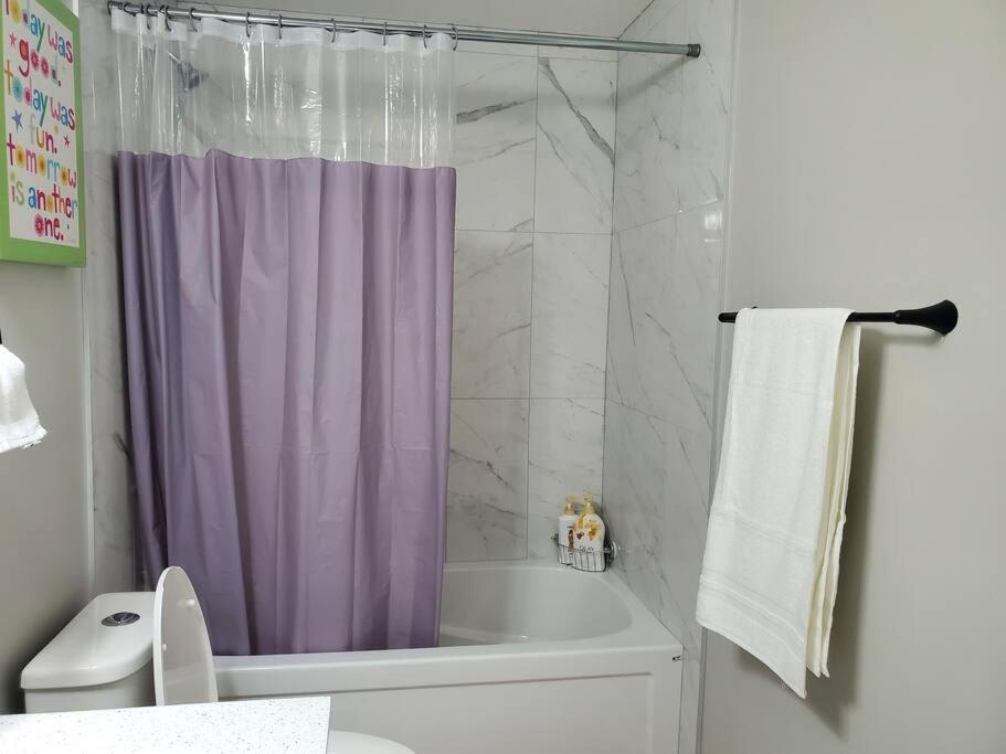 Apartment Brand New 2 Bedrooms Basement 15mins From Airport *